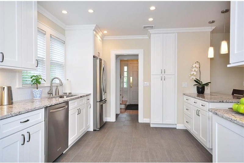 White Shaker Kitchen Cabinet