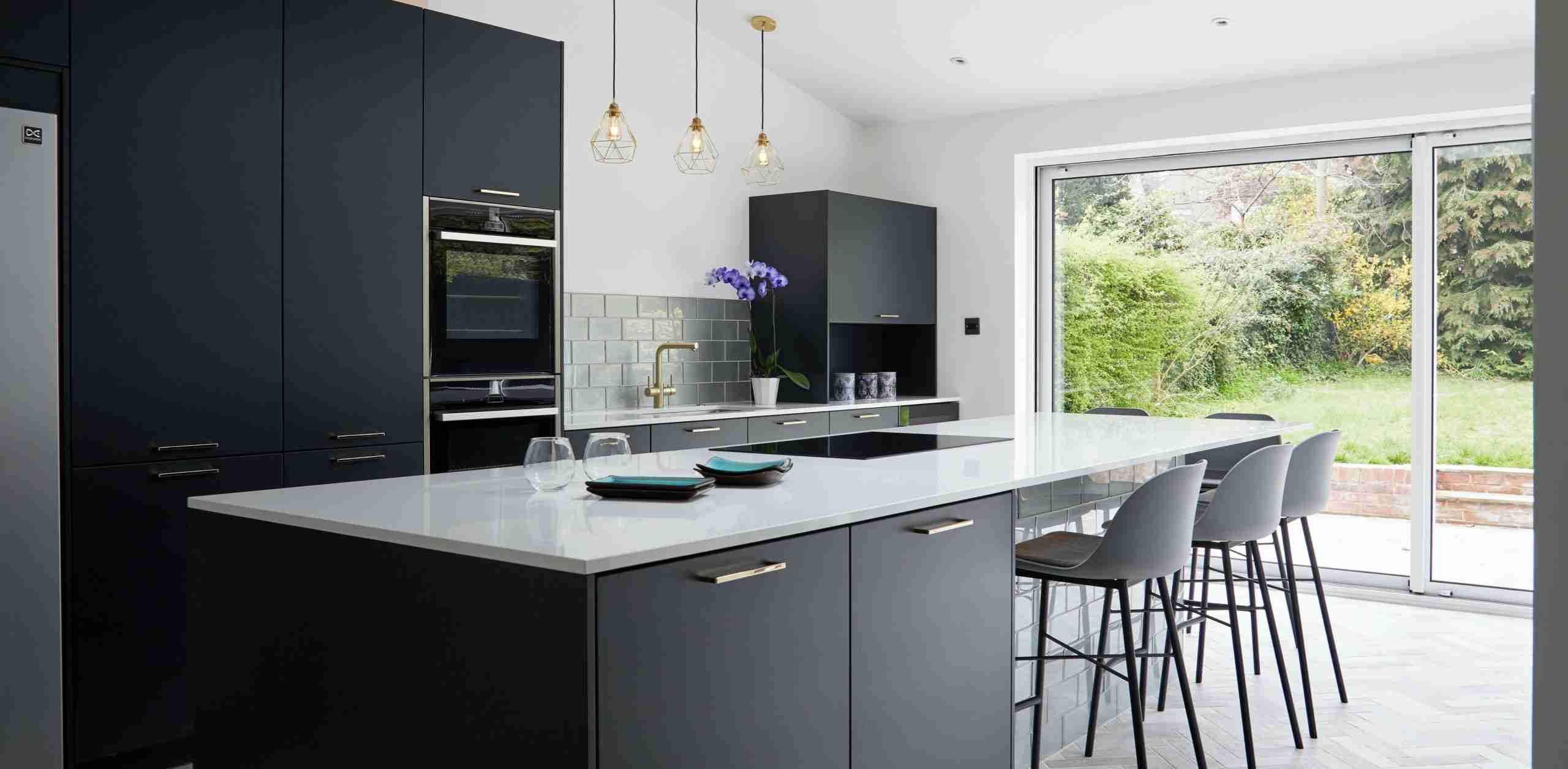 Modern Black Kitche Cabinet